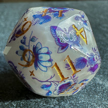 Load image into Gallery viewer, Gilded Delft Starcut d20
